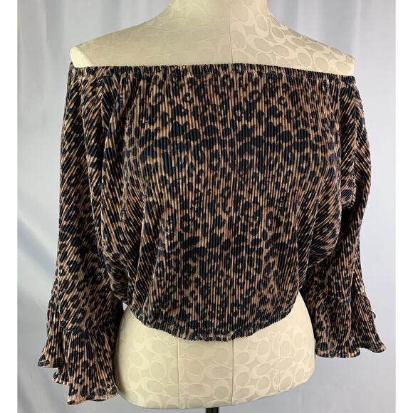 Large She + Sky Women's Pleated Animal Print New Crop Top Off Shoulder - Picture 2 of 8